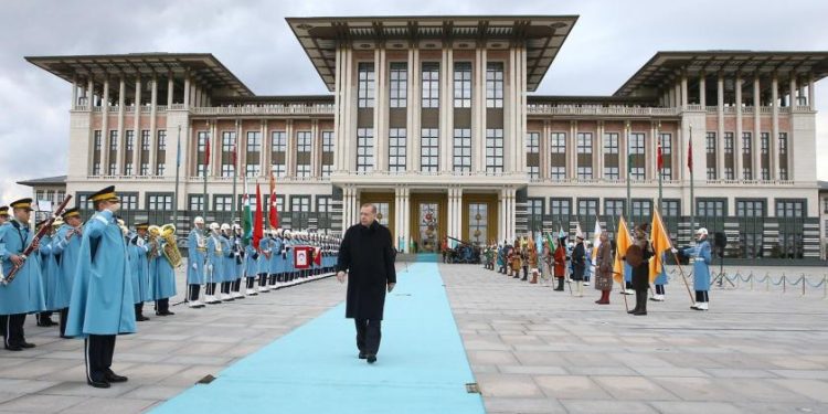 886 مليون ليرة تركية زيادة بميزانية الرئاسة التركية