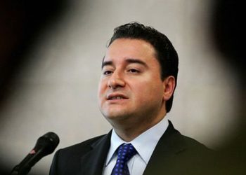 باباجان: الحركة القومية جعلنا نتسول الخبز!