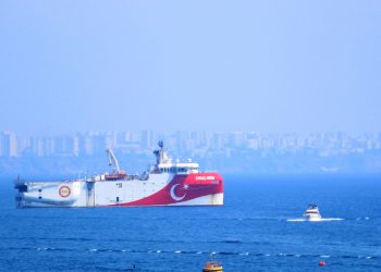 تركيا تعيد التوترات لشرق المتوسط.. أوروتش رئيس تنقب قرب جزيرة يونانية