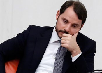 5% فقط من الأتراك يثقون في الأداء الاقتصادي لصهر أردوغان