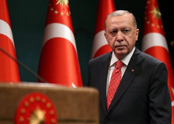 كاتب تركي: لا توجد دولة تشهد استقطابًا وأجواء مشحونة أكثر منا