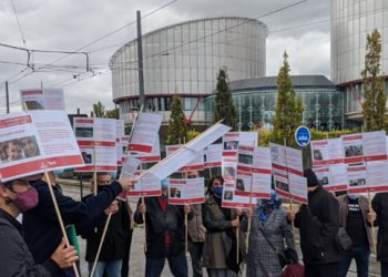 باليوم العالمي للمُعلم.. معلمون أتراك يحتجون أمام محكمة حقوق الإنسان