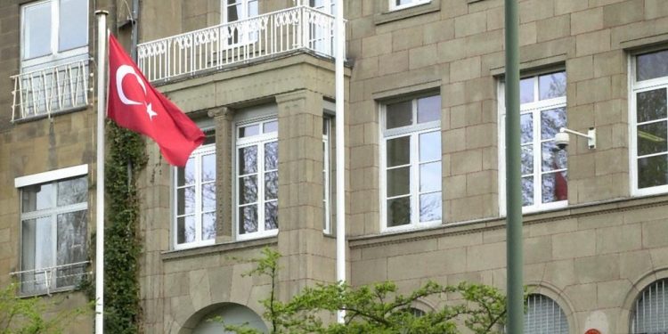 القنصلية التركية في كولن الألمانية تجمد نشاطها