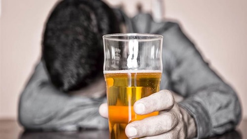 ارتفاع وفيات الخمور المغشوشة في إزمير إلى 26