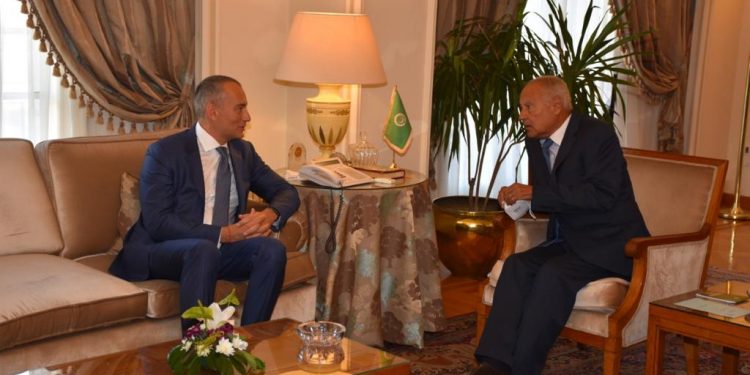 أبو الغيط يستقبل المنسق الأممي لعملية السلام بالشرق الأوسط