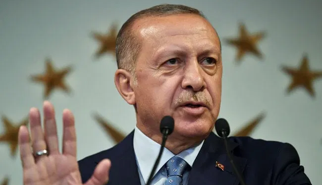 أردوغان يطلق حملة لمقاطعة البضائع الفرنسية