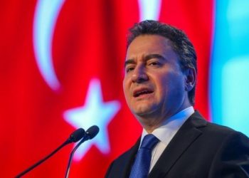 باباجان: حفنة صغيرة من الأشخاص يستنزفون موارد تركيا