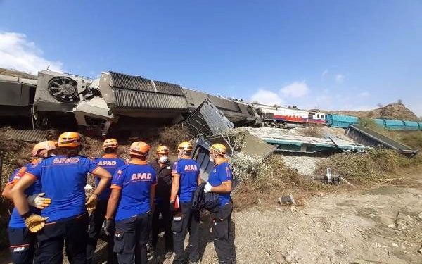 تركيا.. تصادم قطارين بأنقرة يخلف ضحايا