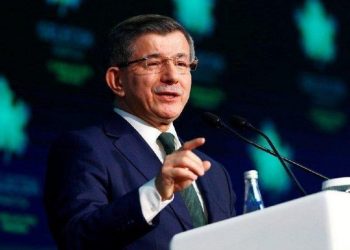 تركيا.. استقالة 30 عضوًا من حزب المستقبل!