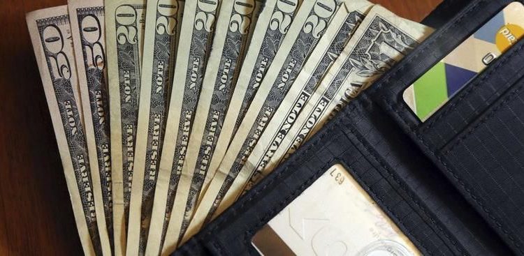 توقعات من رويترز لسعر صرف الدولار أمام الليرة