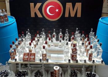 شرطة إسطنبول تضبط 15 طنًا خمورًا مغشوشة