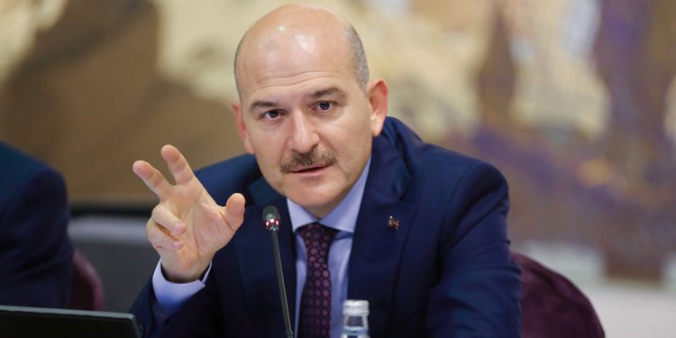 وزير داخلية تركيا يهدد قادة الأحزاب المتضامنين مع معتقلي “الشعوب الديموقراطي”