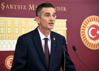 في عهد أردوغان.. مدرس تربية بدنية يعين مديرا لمركز صحي!