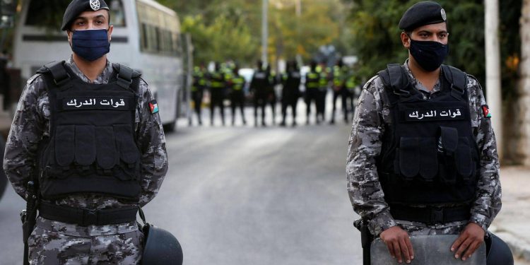 الأردن.. استقالة وزير الداخلية وتعزيز الأمن في الشوارع