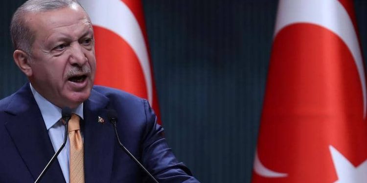 صحفي: أردوغان يرتطم بالحائط في العام الـ 18 من حكمه!