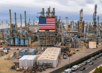 النفط يتراجع مع ارتفاع الإصابات بكورونا واستمرار فرز الأصوات في أميركا