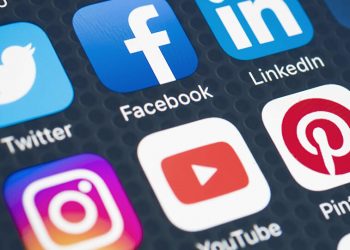 استطلاع رأي: أنصار أردوغان يحبون “فيس بوك” والمعارضون يلجأون إلى “تويتر”