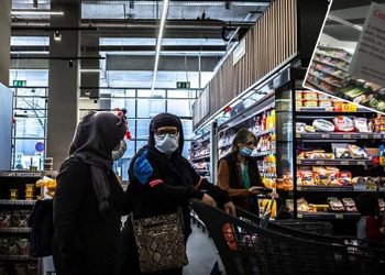 متجر فرنسي يعلق لافتة عنصرية “ممنوع دخول المحجبات”!