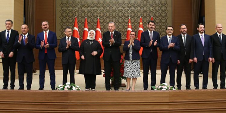 هل يعلن أردوغان تعديلاً وزرايًا شاملاً بعد استقالة صهره؟