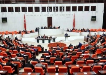 هلع في البرلمان التركي بعد تفشي كورونا