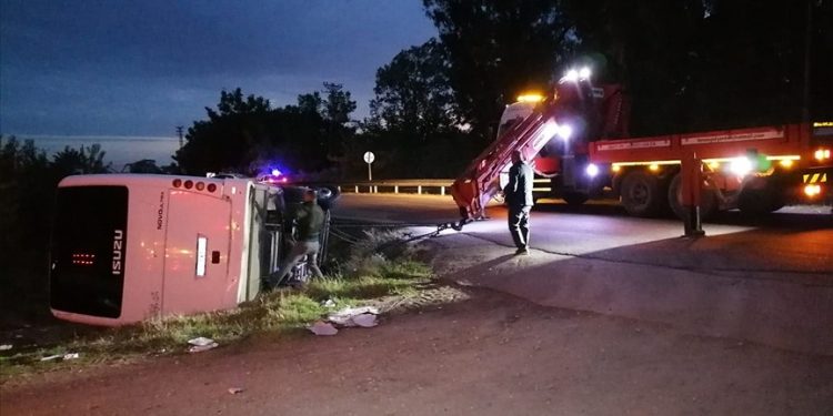 وفاة ضابط وجرح 4 بانقلاب حافلة شرطة في مرسين