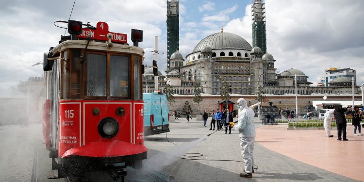 دعوات لغلق إسطنبول 15 يومًا وإلا سيتفاقم الوضع!
