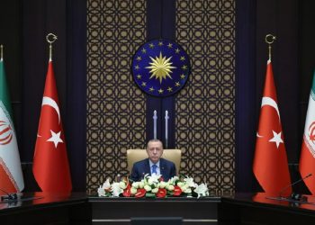 إعلامي سعودي: أردوغان النسخة التركية لإيران!