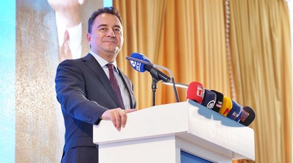 باباجان: استقالة ألبيرق إعلان إفلاس