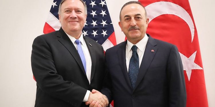 بلومبيرج: بومبيو رفض لقاء جاويش أوغلو في أنقرة واستدعاه إلى إسطنبول