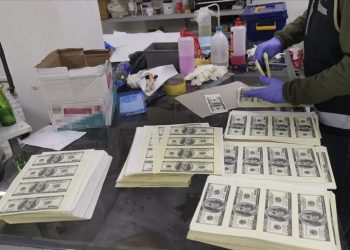 ورشة طباعة في تركيا زورت 1.5 مليون دولار!