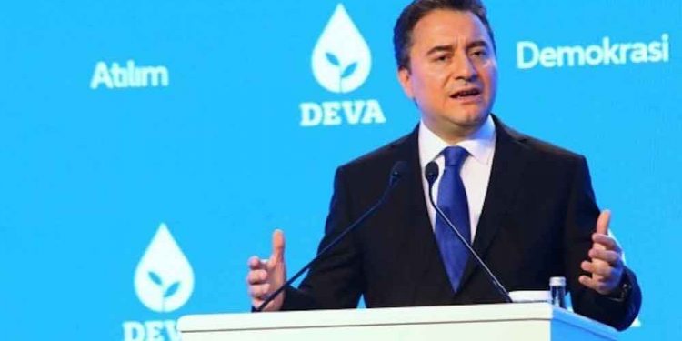 باباجان: أردوغان لا يمكنه الهرب من المسؤولية بإقالة محافظ البنك المركزي