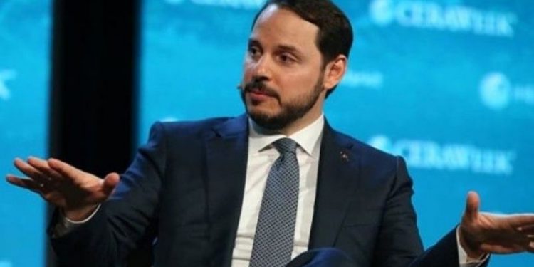 لماذا استقال صهر أردوغان من منصب وزير الخزانة والمالية؟