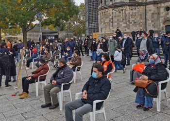 وقفة أمام البرلمان الأوروبي احتجاجا على وفاة شرطي تركي بالسجن