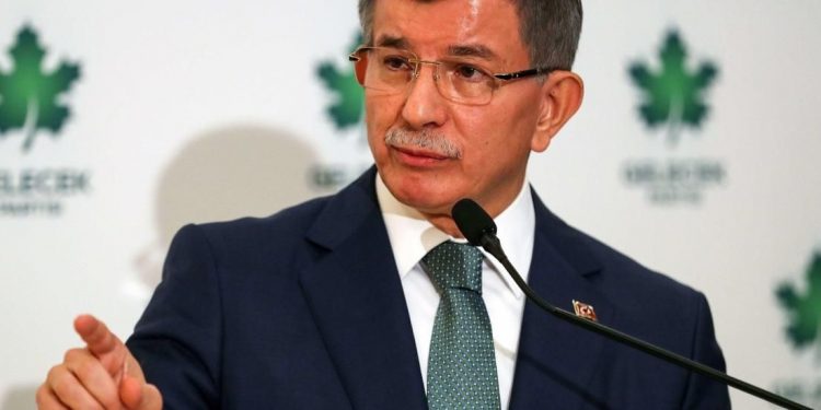 داود أوغلو حول استقالة صهر أردوغان: عدنا إلى نظام القبلية!