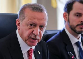 مسؤول سابق: قضايا عائلة أردوغان تستهلك طاقات تركيا