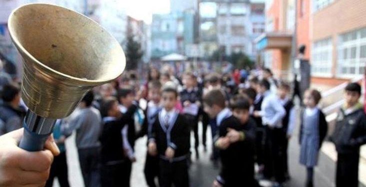 تقرير حكومي: الطلاب الفقراء في تركيا متأخرون عامين في التعليم