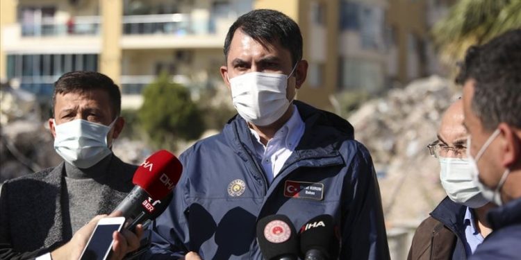 زلزال إزمير دمر 342 مبنى وأضر 4 آلاف أخرى