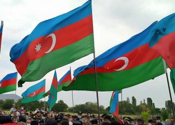 أذربيجان تحذر أرمينيا من استخدام القنابل الفسفورية