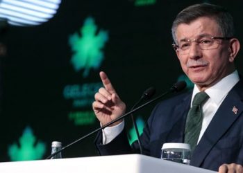 تركيا.. أحمد داود أوغلو يصاب بفيروس كورونا