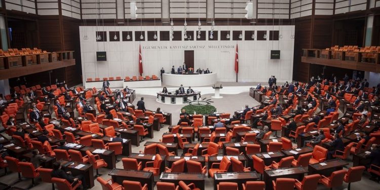 برلمان تركيا يتخذ إجراءًا عاجلاً بسبب كورونا