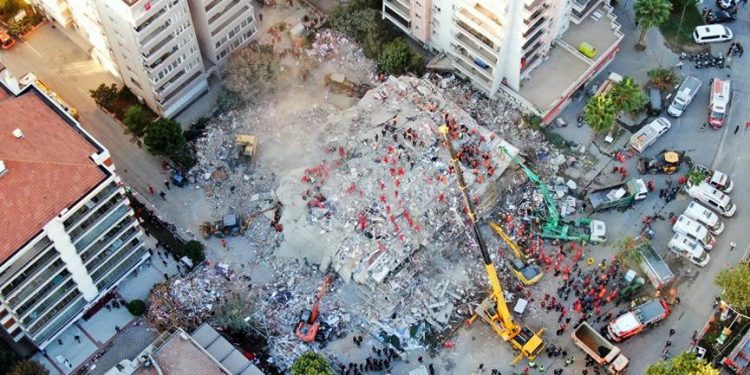 انتهاء فعاليات البحث والإنقاذ في إزمير المنكوبة