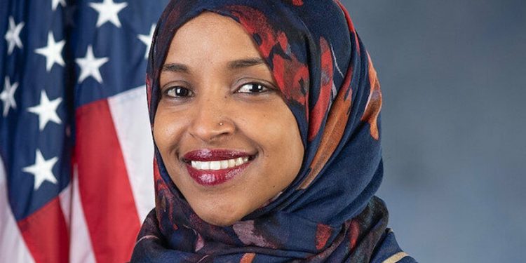 أول نائبة مسلمة بالكونغرس الأمريكي تحتفظ بمقعدها