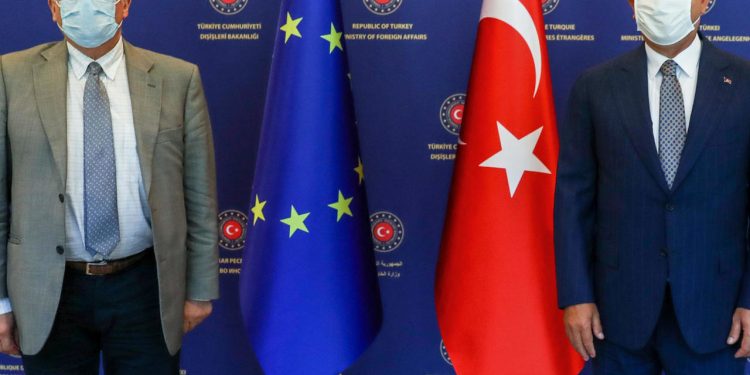 جوزيب بوريل ينتقد زيارة أردوغان إلى فاروشا