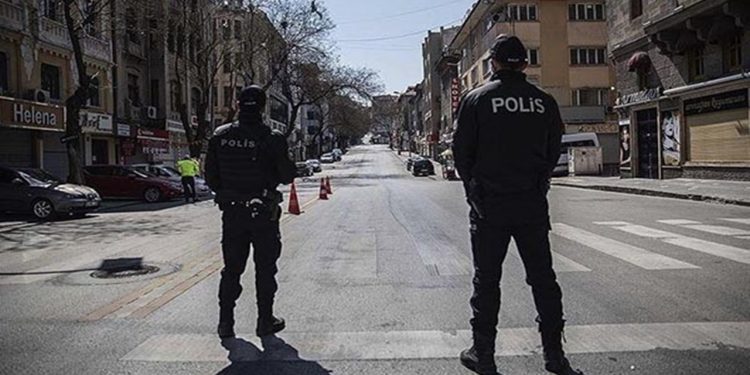 عقب التزايد السريع بالإصابات… تركيا تعود لحظر التجوال والتعليم عن بعد