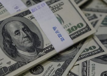 الدولار يرتفع بفعل تصريحات وزير الخزانة الأميركي