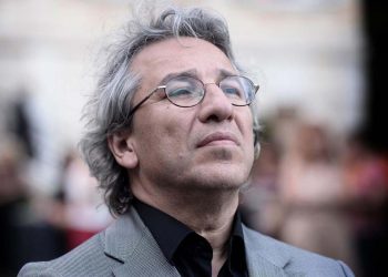 تركيا.. الحكم على الصحفي جان دوندار بالسجن 27 عامًا و6 أشهر