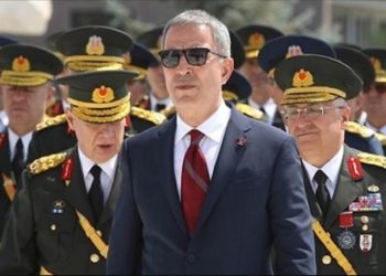 وزير دفاع تركيا يغادر إلى ليبيا بعد تهديد حفتر