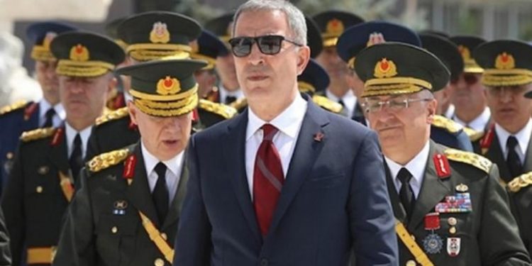 وزير دفاع تركيا يغادر إلى ليبيا بعد تهديد حفتر