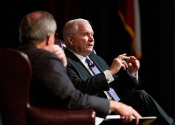 وزير الدفاع الأمريكي الأسبق: العقوبات على تركيا بداية جيدة