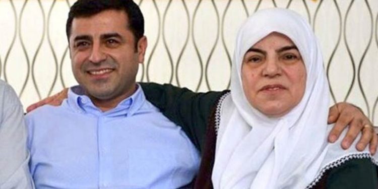 والدة دميرطاش ترد على أردوغان: ابني ليس إرهابيًا!